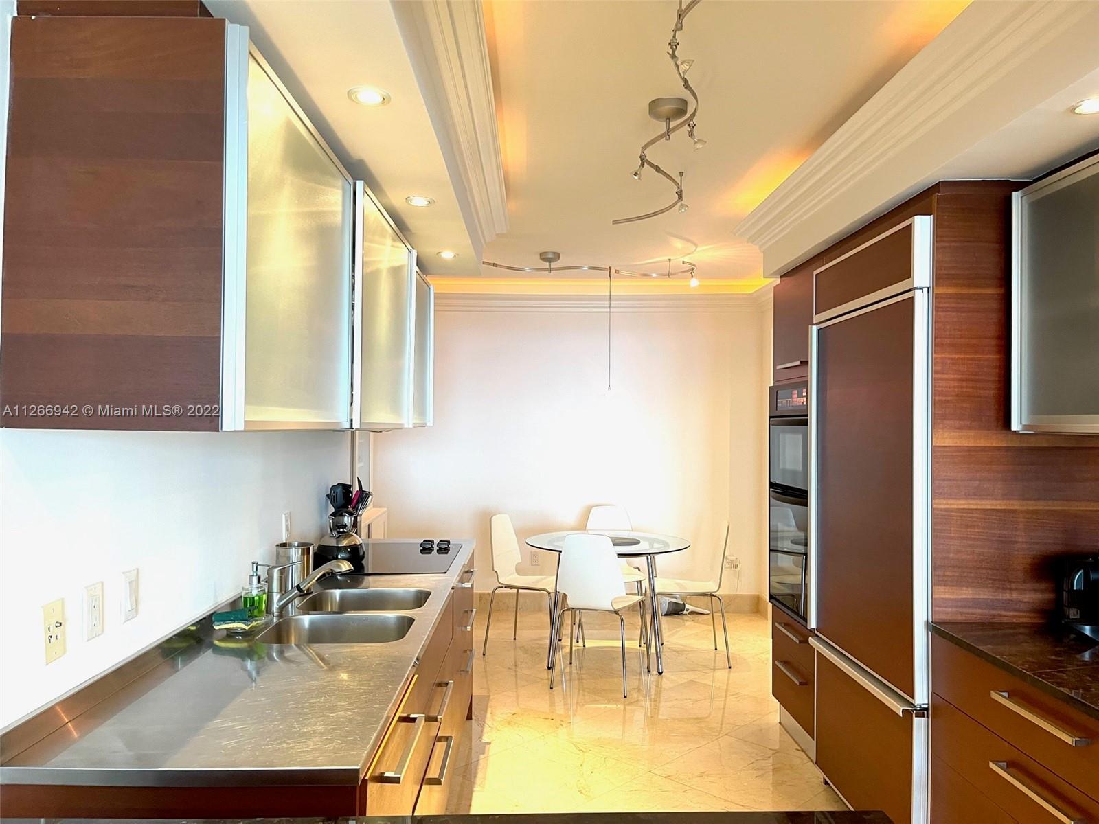 Ver detalles 3103 3 / 3 1841 sq. ft. $ 2022-09-01 0 foto