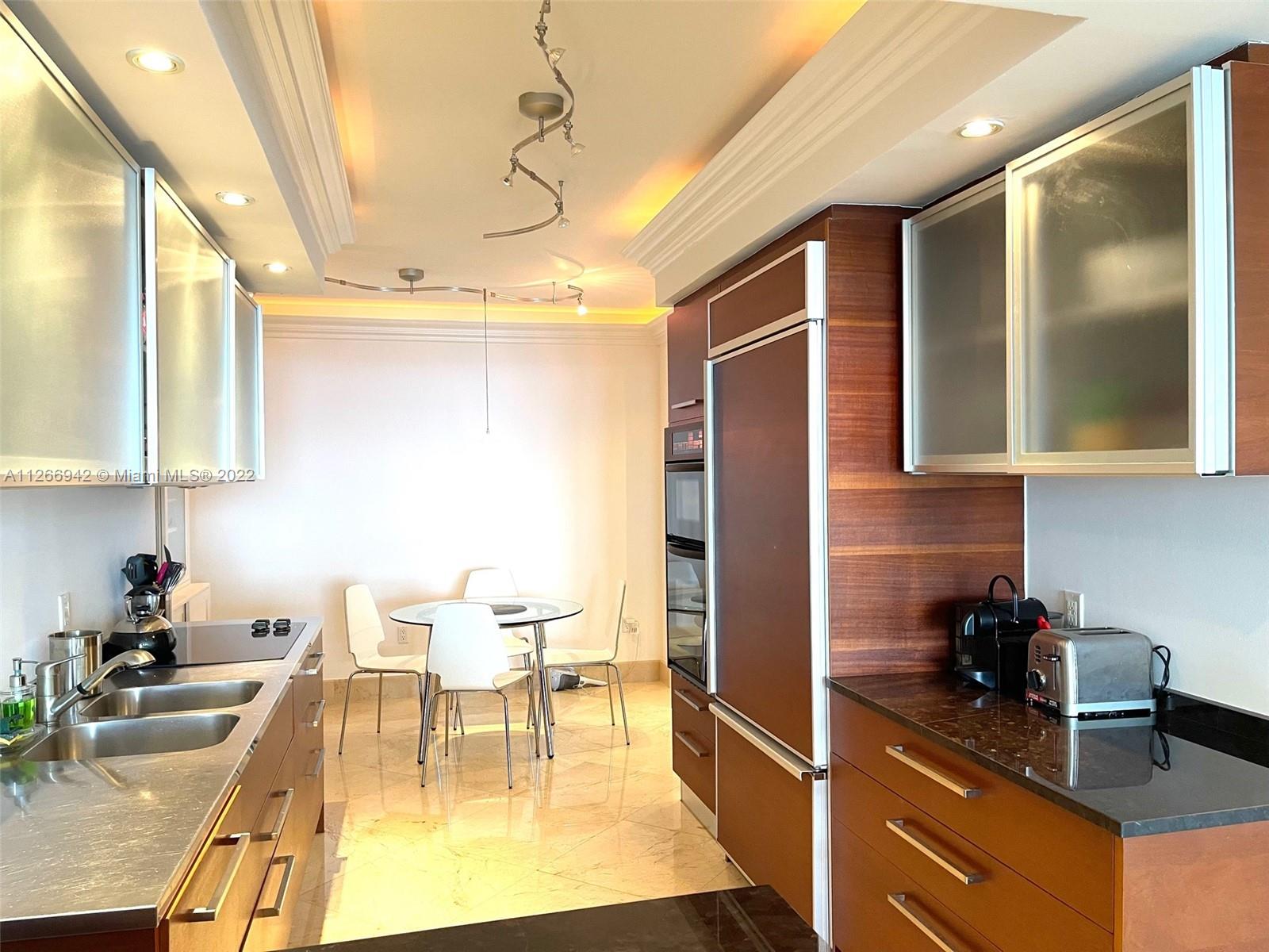 Ver detalles 3103 3 / 3 1841 sq. ft. $ 2022-09-01 0 foto