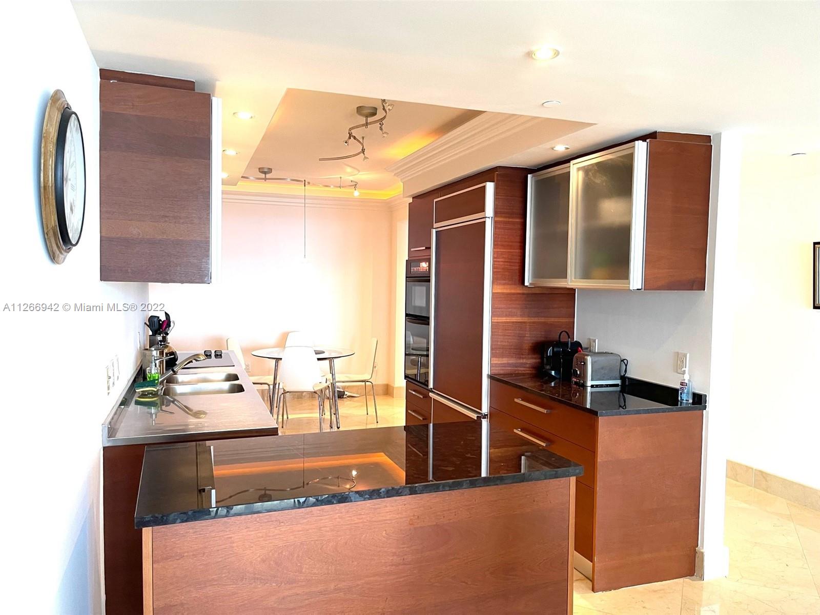 Ver detalles 3103 3 / 3 1841 sq. ft. $ 2022-09-01 0 foto