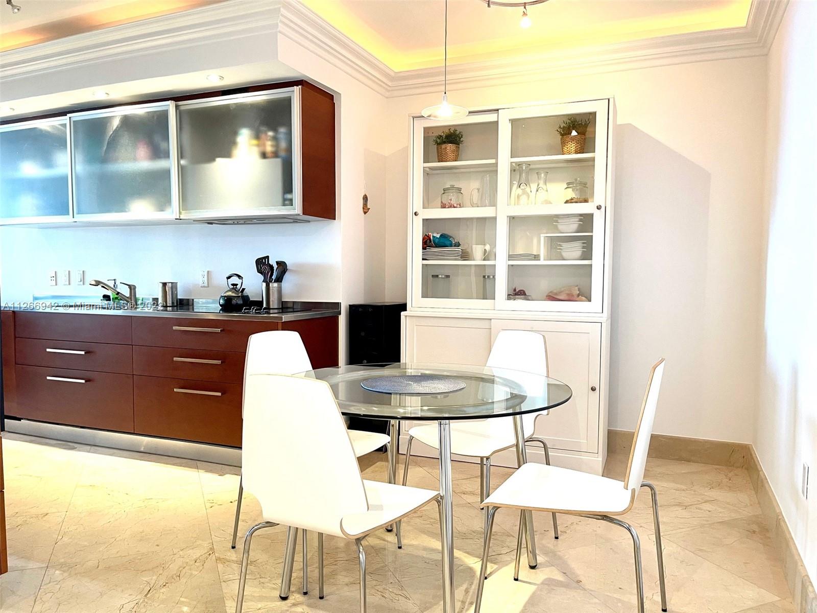Ver detalles 3103 3 / 3 1841 sq. ft. $ 2022-09-01 0 foto