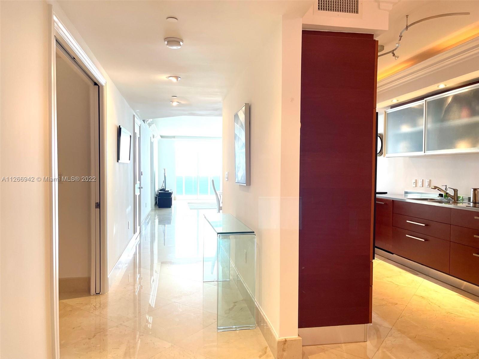 Ver detalles 3103 3 / 3 1841 sq. ft. $ 2022-09-01 0 foto