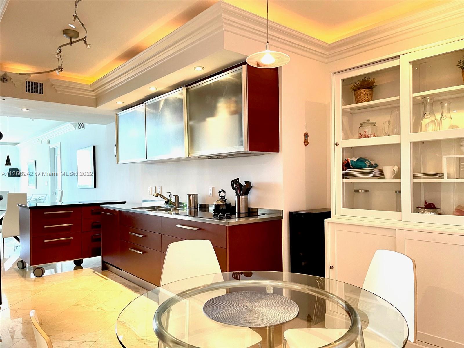Ver detalles 3103 3 / 3 1841 sq. ft. $ 2022-09-01 0 foto