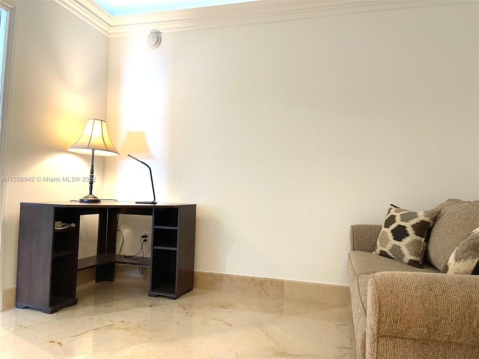 Ver detalles 3103 3 / 3 1841 sq. ft. $ 2022-09-01 0 foto