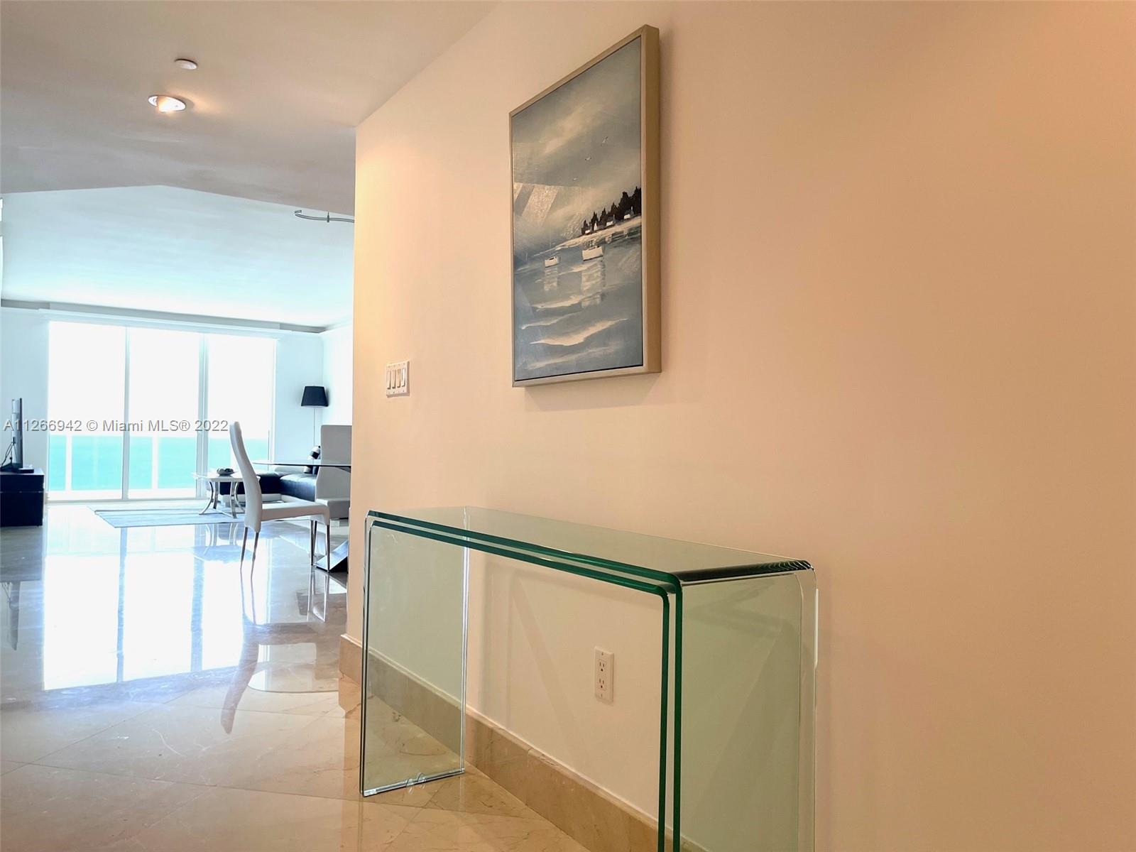 Ver detalles 3103 3 / 3 1841 sq. ft. $ 2022-09-01 0 foto