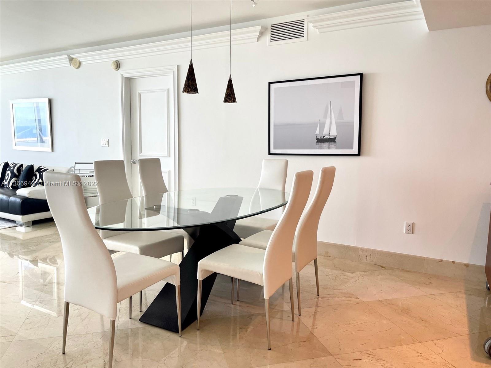 Ver detalles 3103 3 / 3 1841 sq. ft. $ 2022-09-01 0 foto