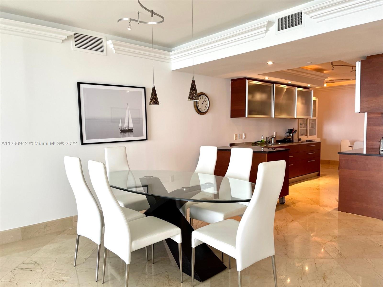 Ver detalles 3103 3 / 3 1841 sq. ft. $ 2022-09-01 0 foto