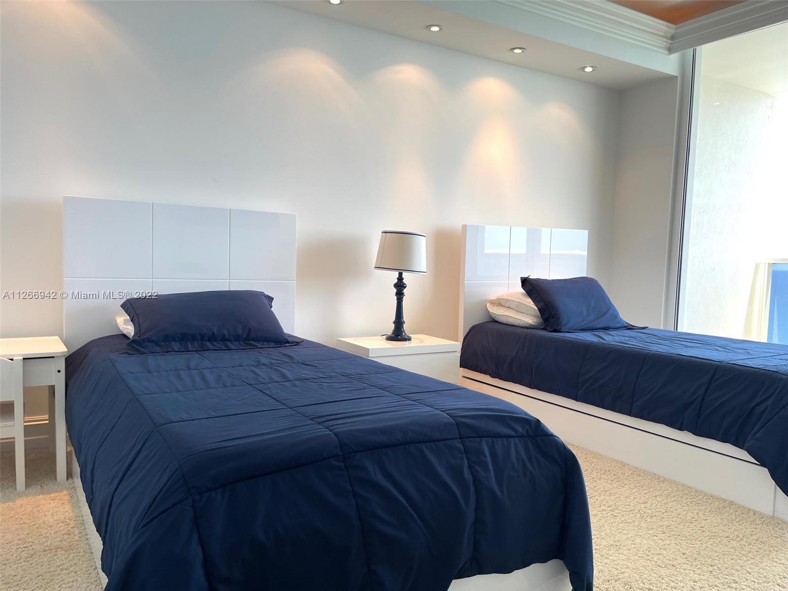 Ver detalles 3103 3 / 3 1841 sq. ft. $ 2022-09-01 0 foto