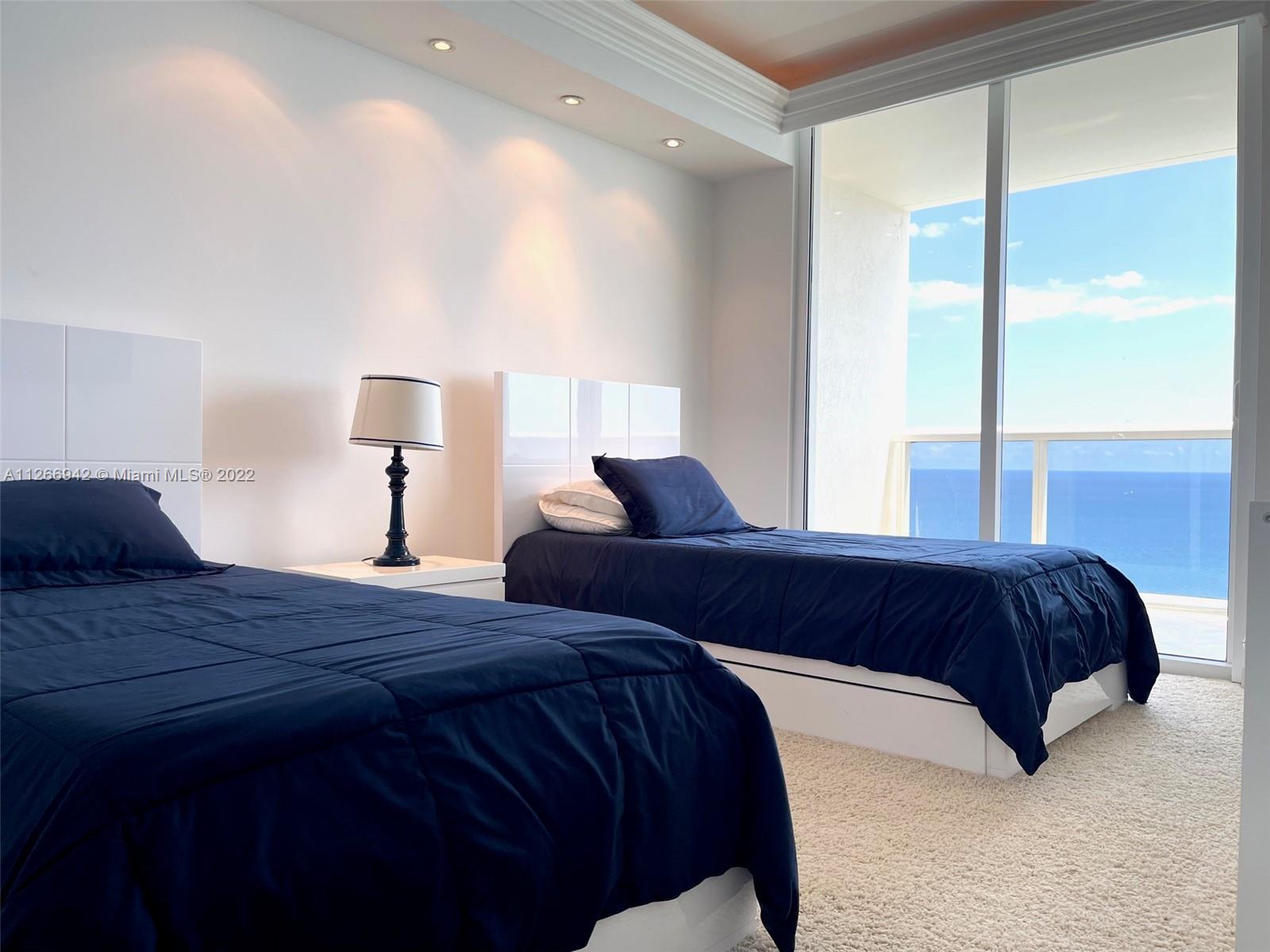 Ver detalles 3103 3 / 3 1841 sq. ft. $ 2022-09-01 0 foto