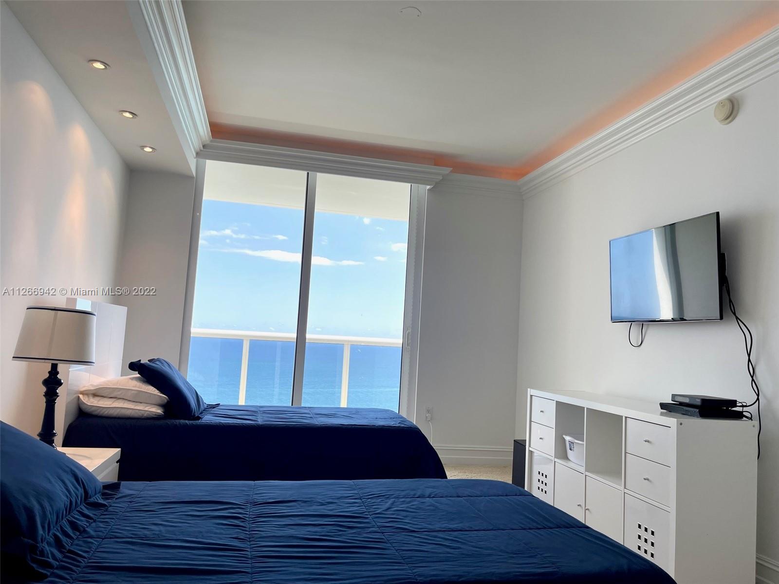 Ver detalles 3103 3 / 3 1841 sq. ft. $ 2022-09-01 0 foto