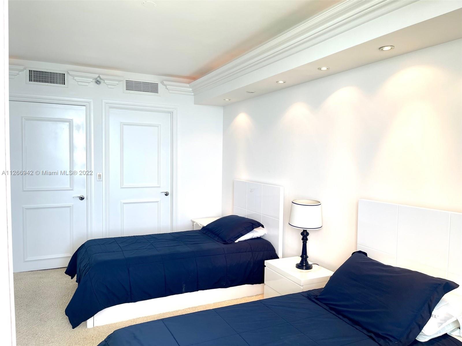 Ver detalles 3103 3 / 3 1841 sq. ft. $ 2022-09-01 0 foto