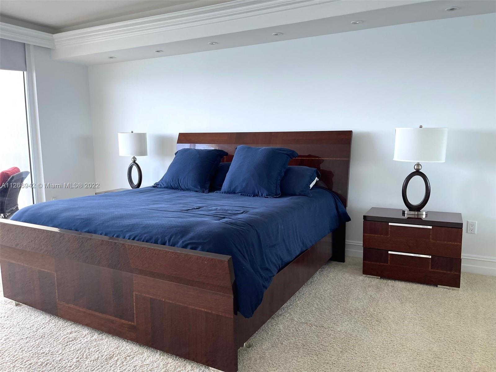 Ver detalles 3103 3 / 3 1841 sq. ft. $ 2022-09-01 0 foto