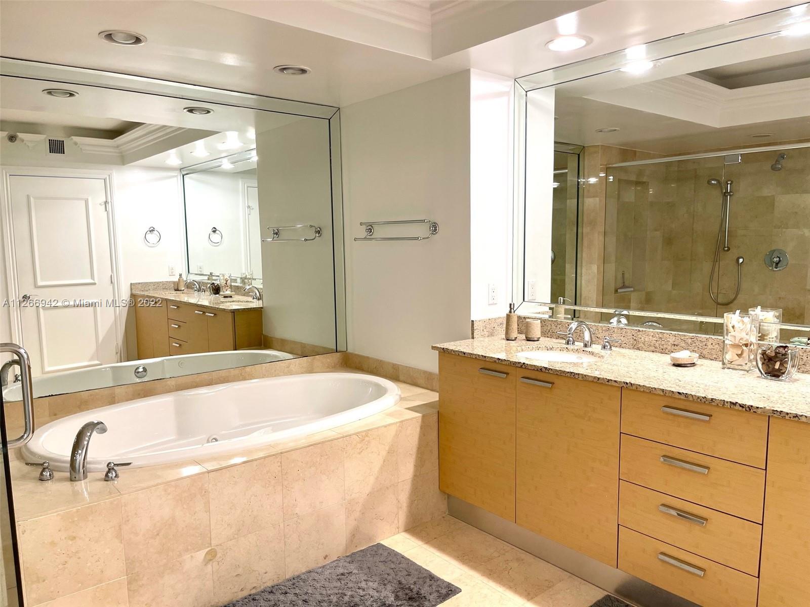 Ver detalles 3103 3 / 3 1841 sq. ft. $ 2022-09-01 0 foto