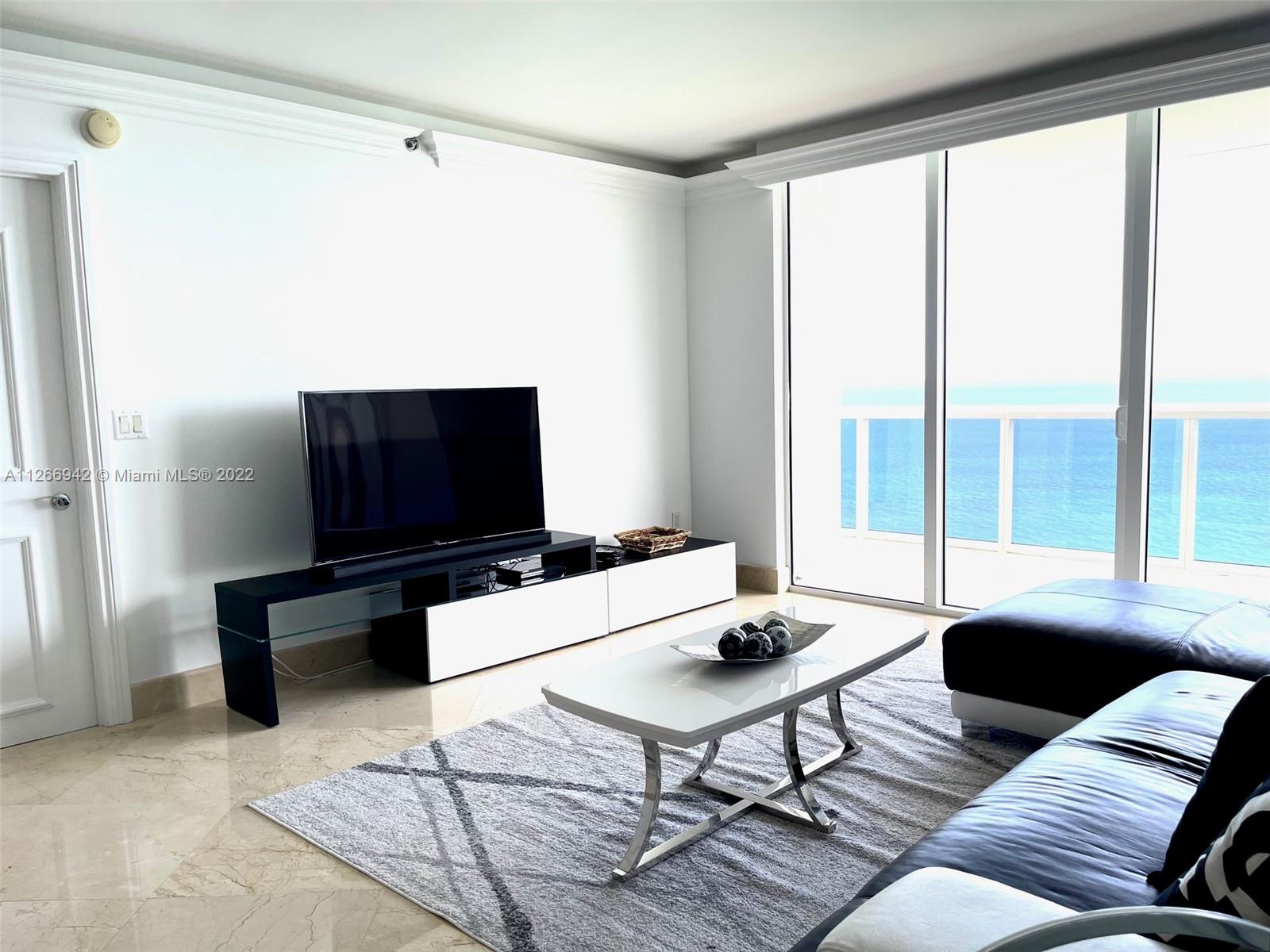 Ver detalles 3103 3 / 3 1841 sq. ft. $ 2022-09-01 0 foto