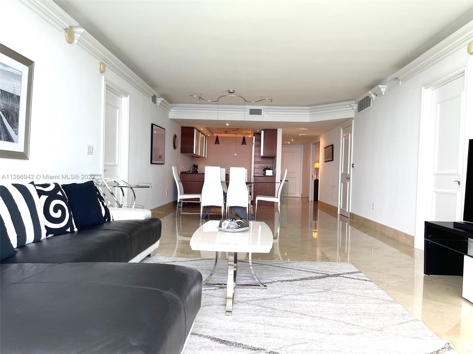 Ver detalles 3103 3 / 3 1841 sq. ft. $ 2022-09-01 0 foto