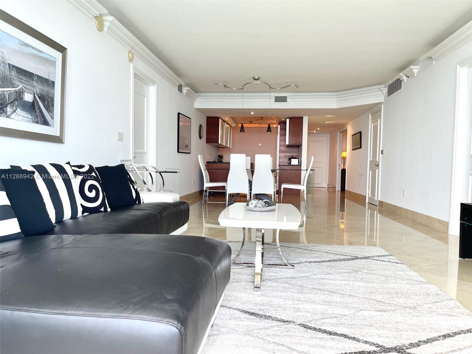 Ver detalles 3103 3 / 3 1841 sq. ft. $ 2022-09-01 0 foto