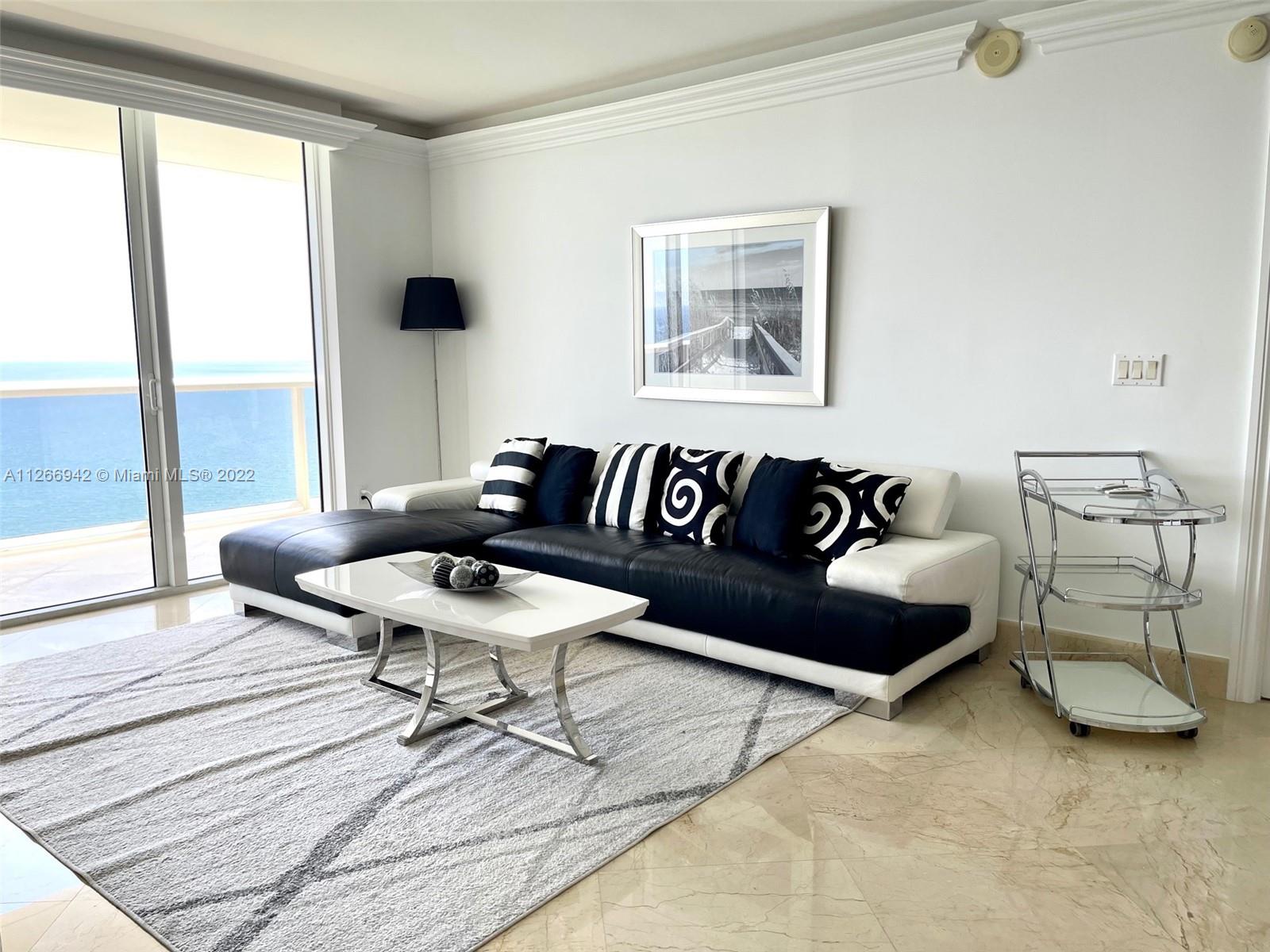 Ver detalles 3103 3 / 3 1841 sq. ft. $ 2022-09-01 0 foto