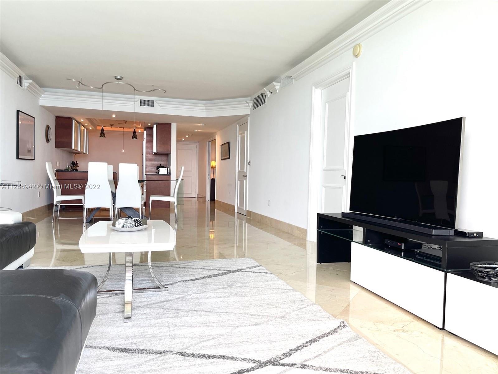 Ver detalles 3103 3 / 3 1841 sq. ft. $ 2022-09-01 0 foto
