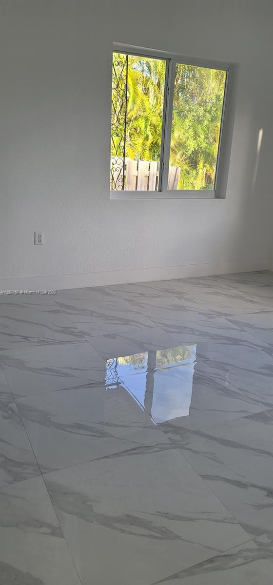 See details / 2094 sq. ft. $ 2022-10-15 0 Photo