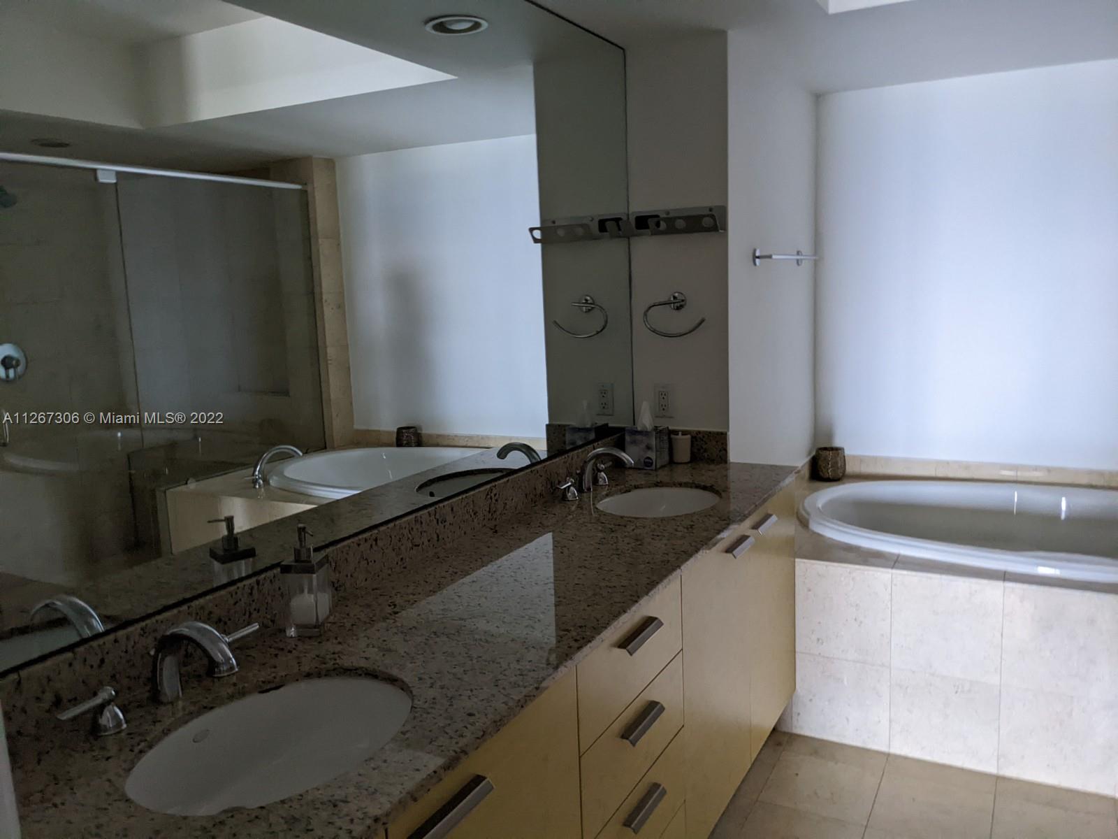 Ver detalles 2502 3 / 3 1841 sq. ft. $ 2022-09-12 0 foto