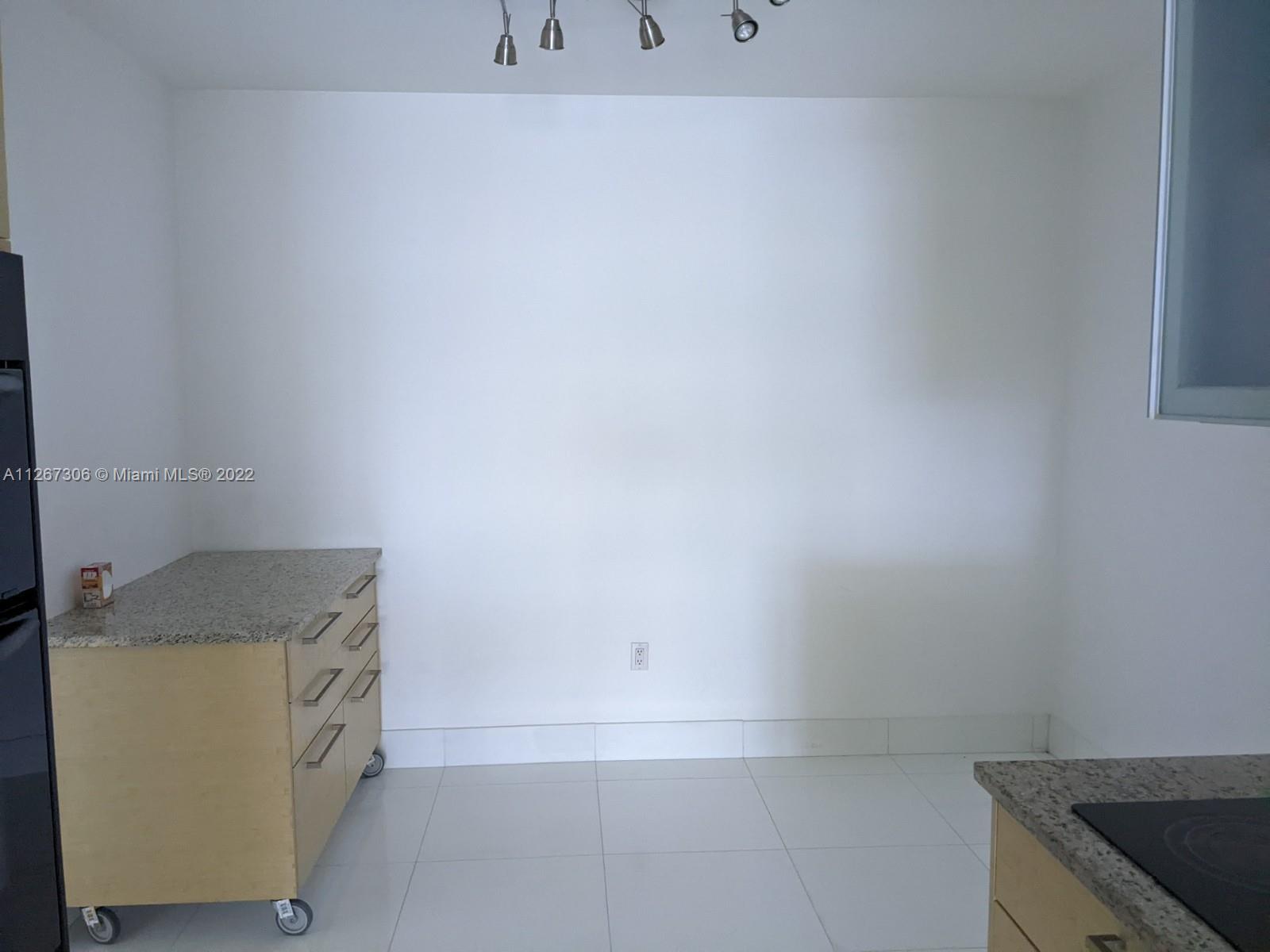 Ver detalles 2502 3 / 3 1841 sq. ft. $ 2022-09-12 0 foto