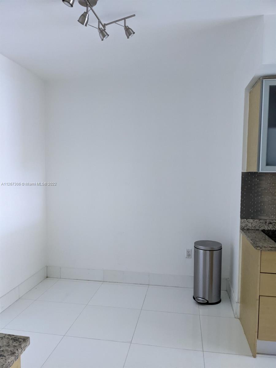 Ver detalles 2502 3 / 3 1841 sq. ft. $ 2022-09-12 0 foto