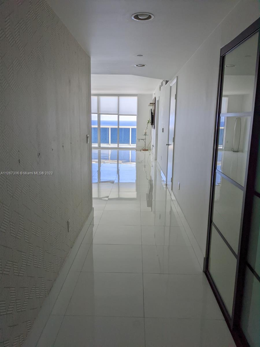 Ver detalles 2502 3 / 3 1841 sq. ft. $ 2022-09-12 0 foto