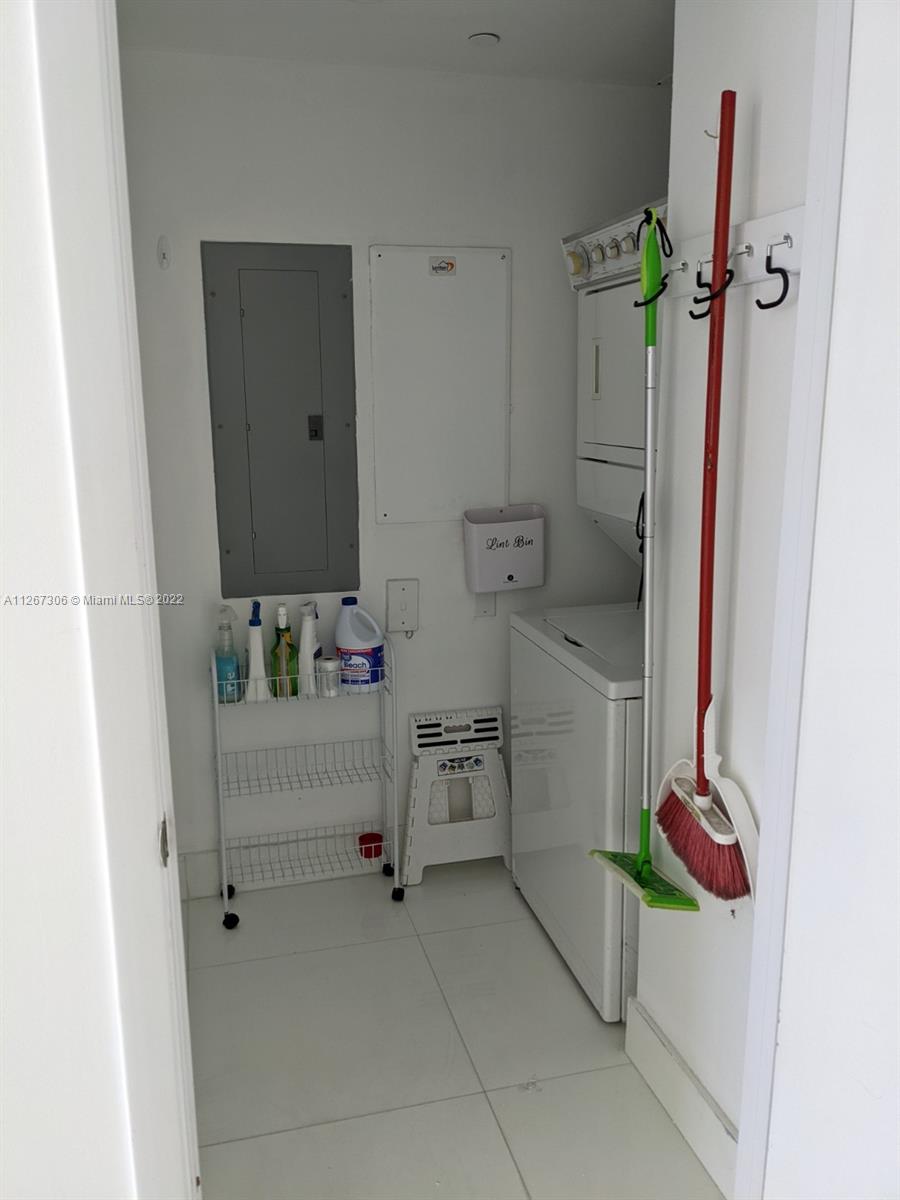Ver detalles 2502 3 / 3 1841 sq. ft. $ 2022-09-12 0 foto
