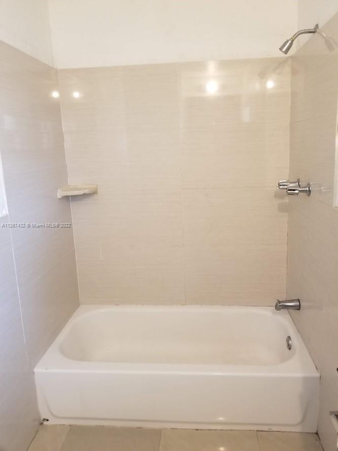 See details / 972 sq. ft. $ 2023-01-17 0 Photo
