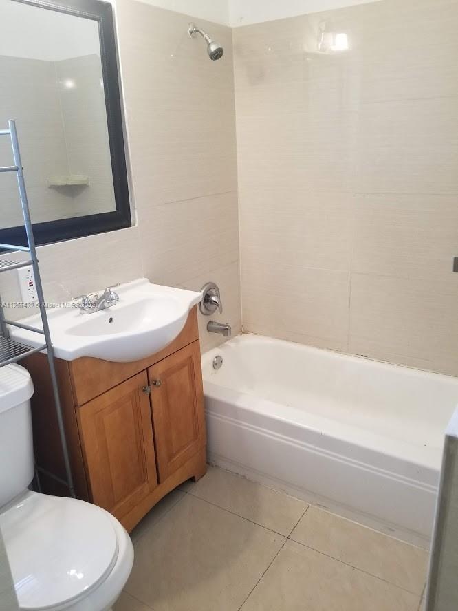 See details / 972 sq. ft. $ 2023-01-17 0 Photo