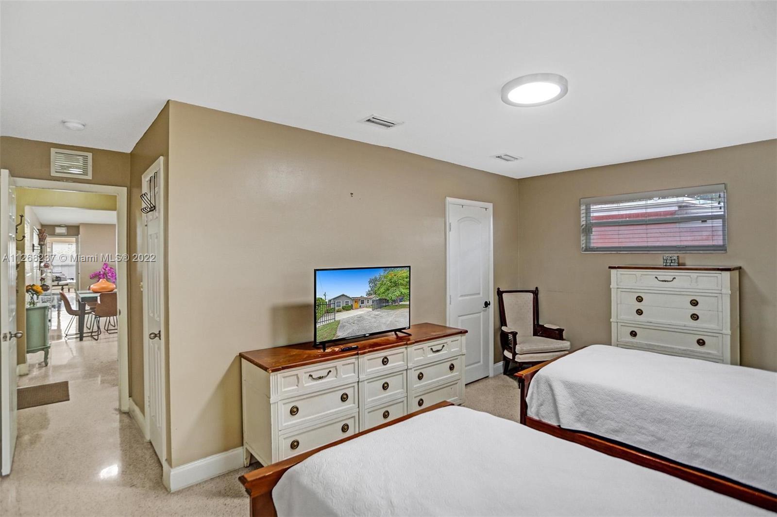 See details / 3154 sq. ft. $ 2022-11-08 0 Photo