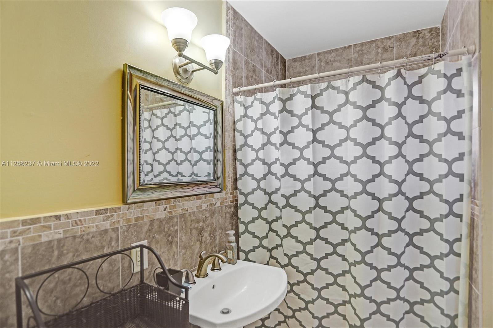 See details / 3154 sq. ft. $ 2022-11-08 0 Photo