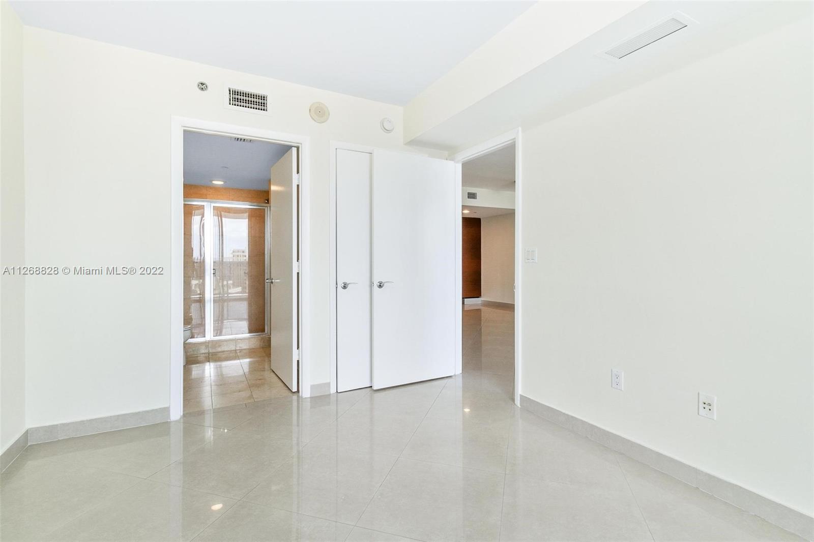 Ver detalles 1608 3 / 3 1571 sq. ft. $ 2022-10-13 0 foto