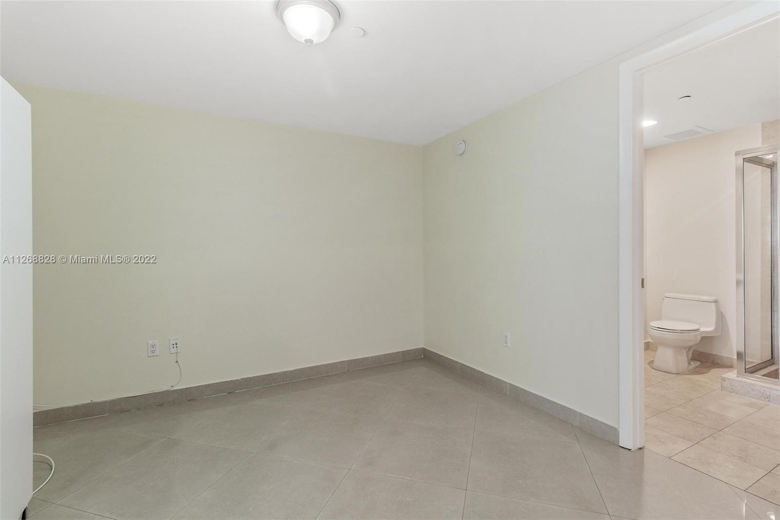 Ver detalles 1608 3 / 3 1571 sq. ft. $ 2022-10-13 0 foto