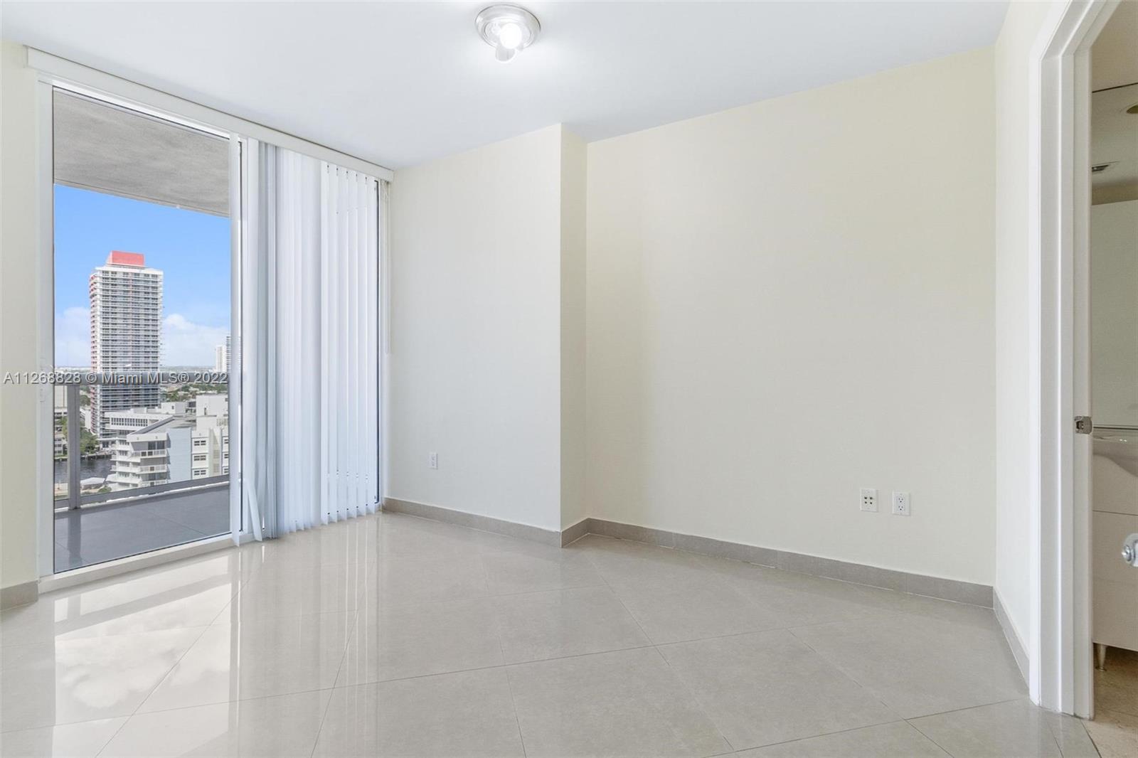 Ver detalles 1608 3 / 3 1571 sq. ft. $ 2022-10-13 0 foto
