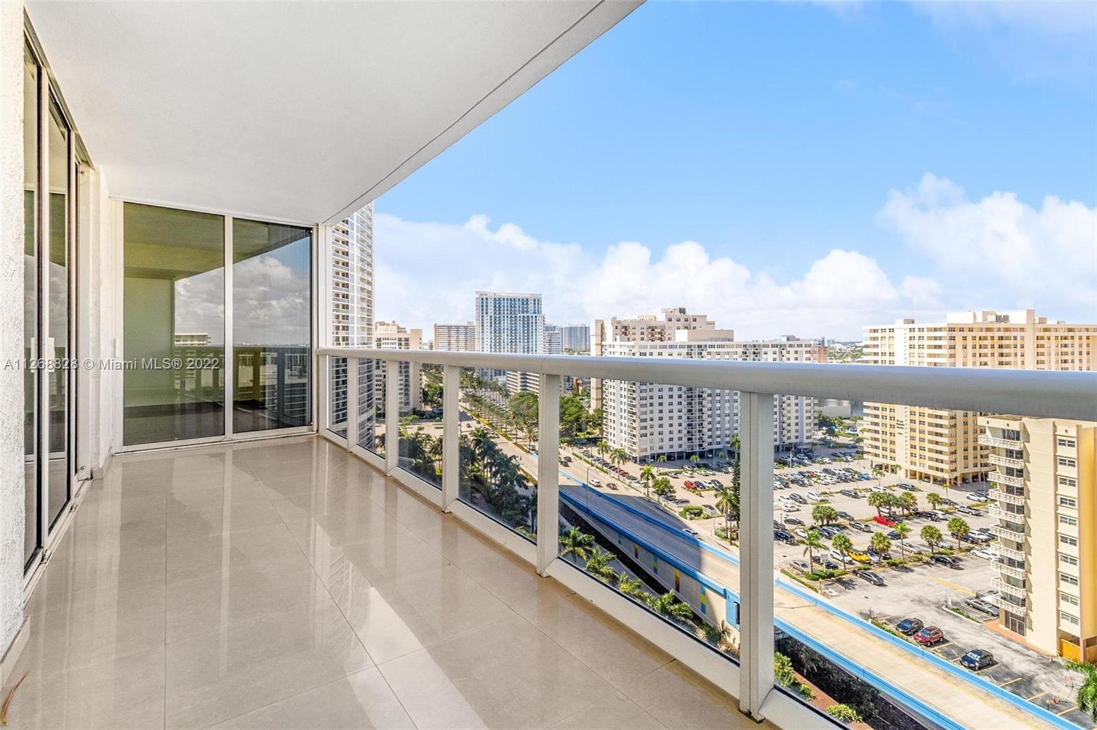 Ver detalles 1608 3 / 3 1571 sq. ft. $ 2022-10-13 0 foto