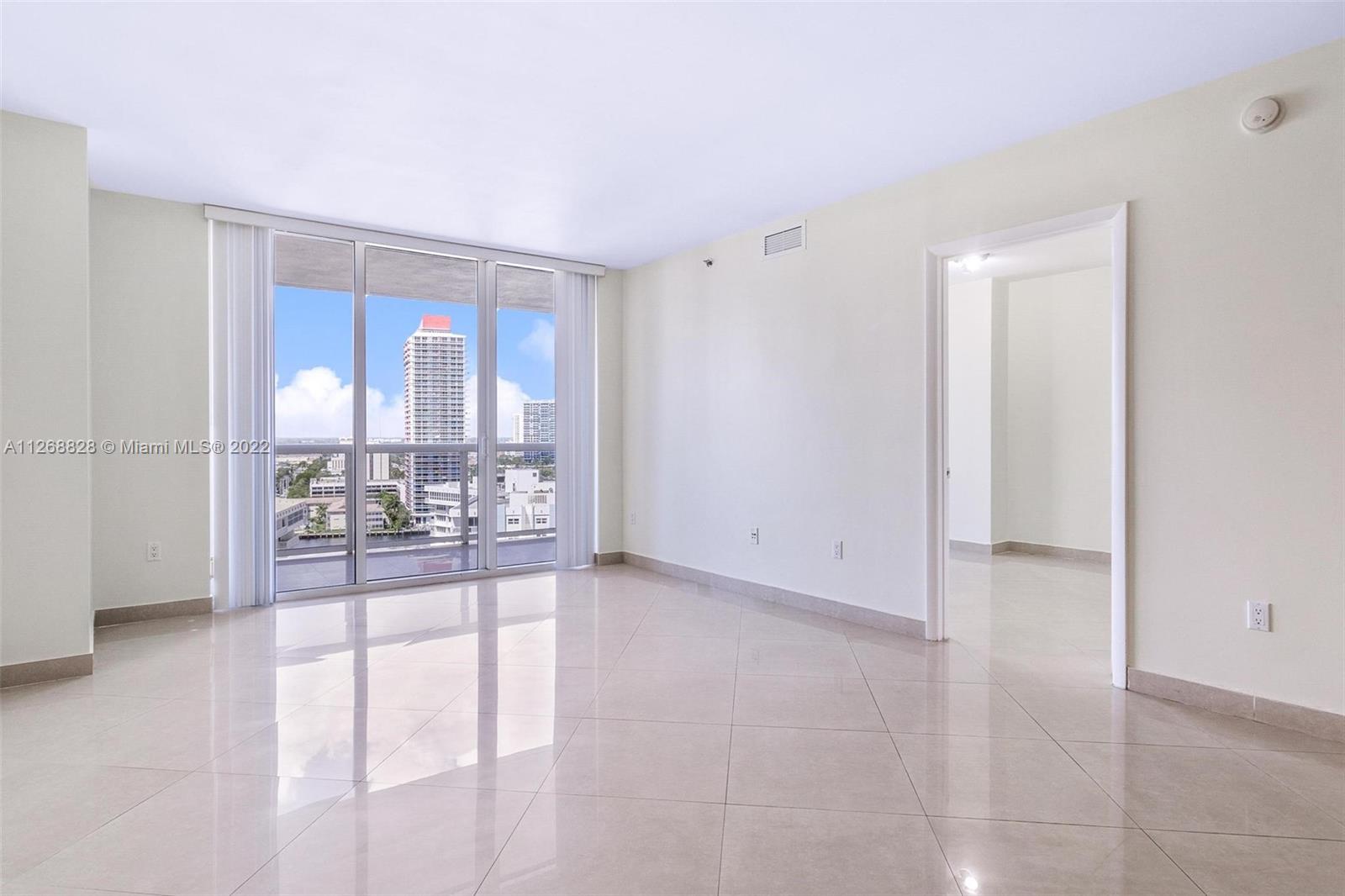 Ver detalles 1608 3 / 3 1571 sq. ft. $ 2022-10-13 0 foto