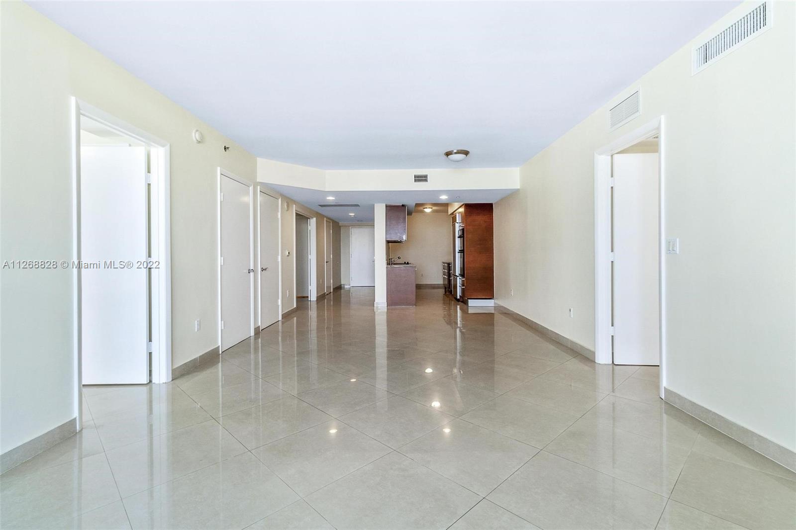 Ver detalles 1608 3 / 3 1571 sq. ft. $ 2022-10-13 0 foto