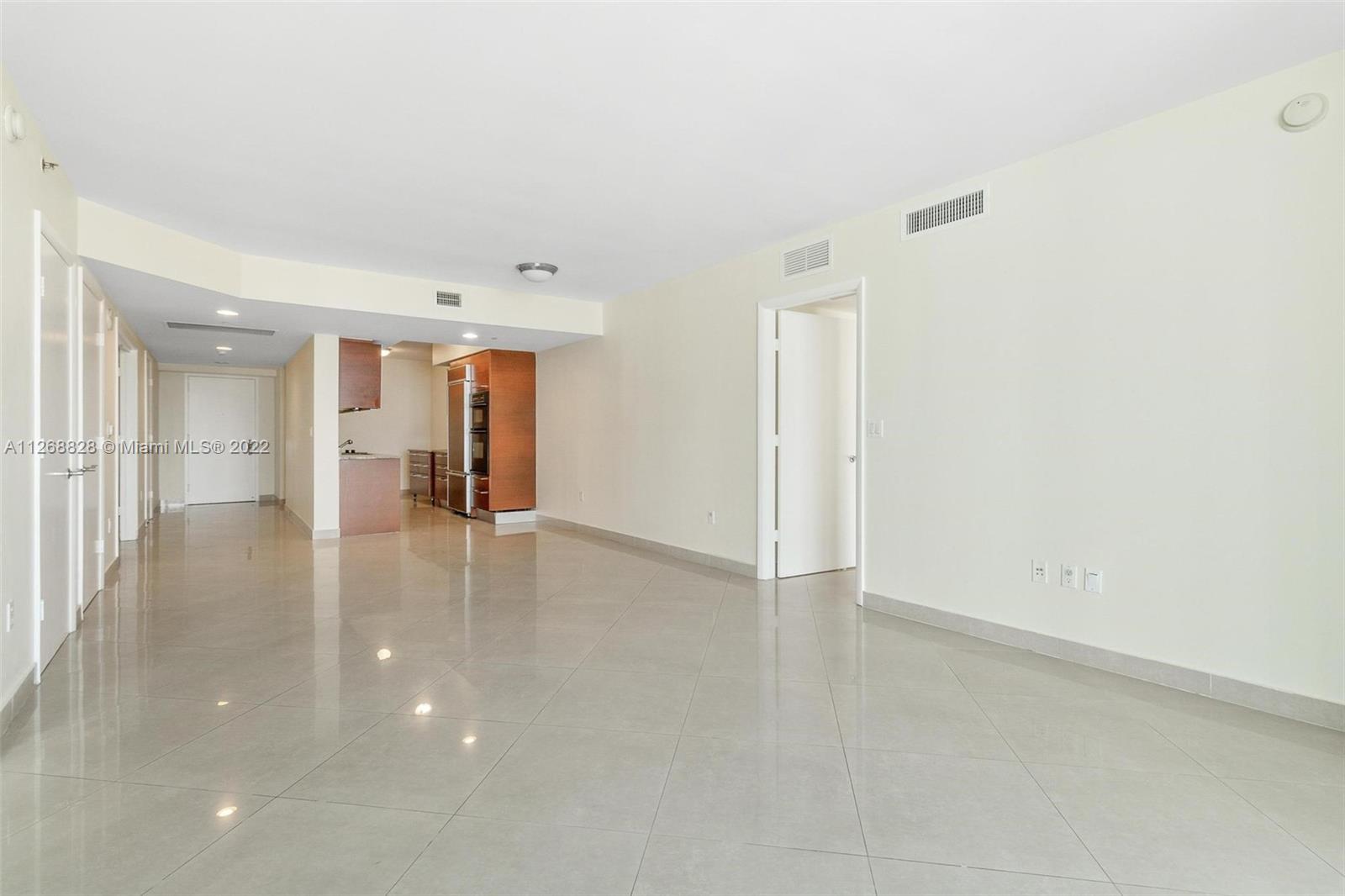 Ver detalles 1608 3 / 3 1571 sq. ft. $ 2022-10-13 0 foto