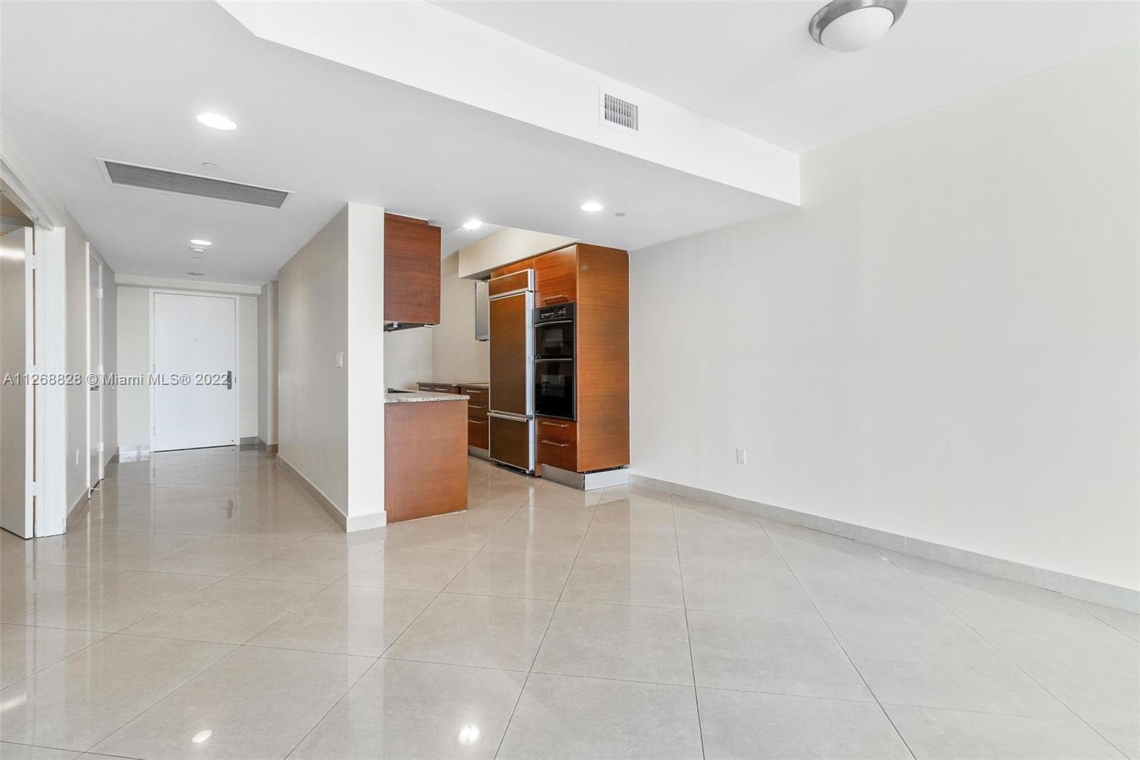 Ver detalles 1608 3 / 3 1571 sq. ft. $ 2022-10-13 0 foto