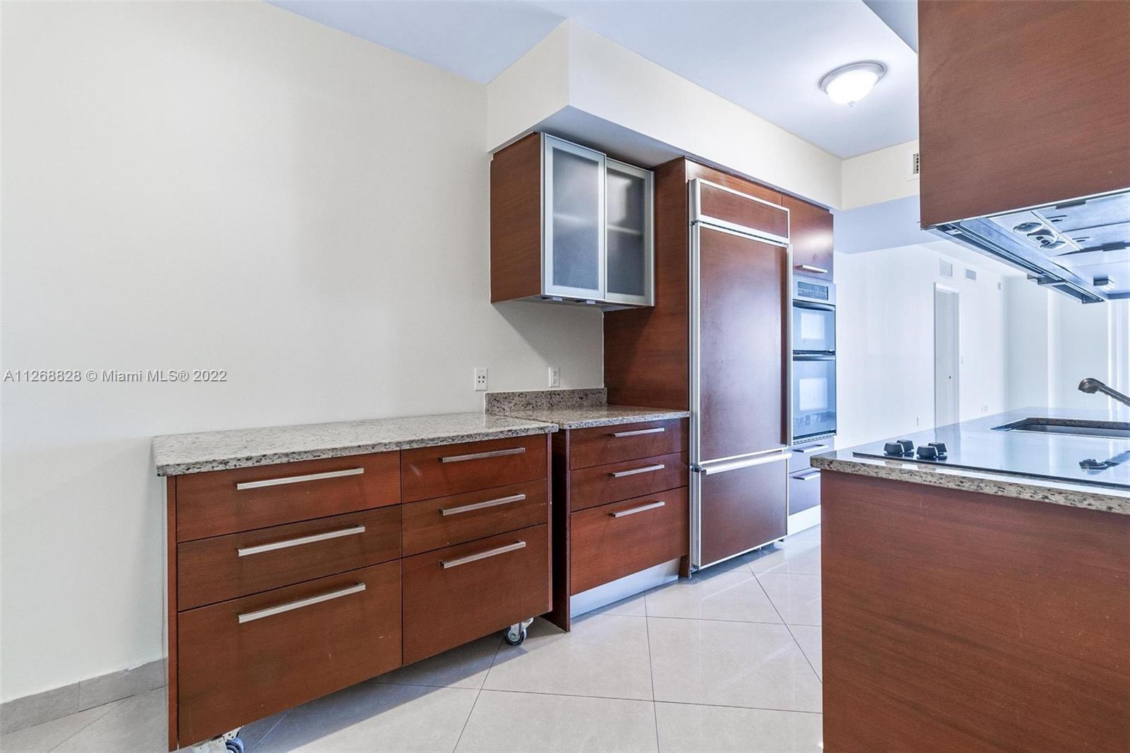 Ver detalles 1608 3 / 3 1571 sq. ft. $ 2022-10-13 0 foto