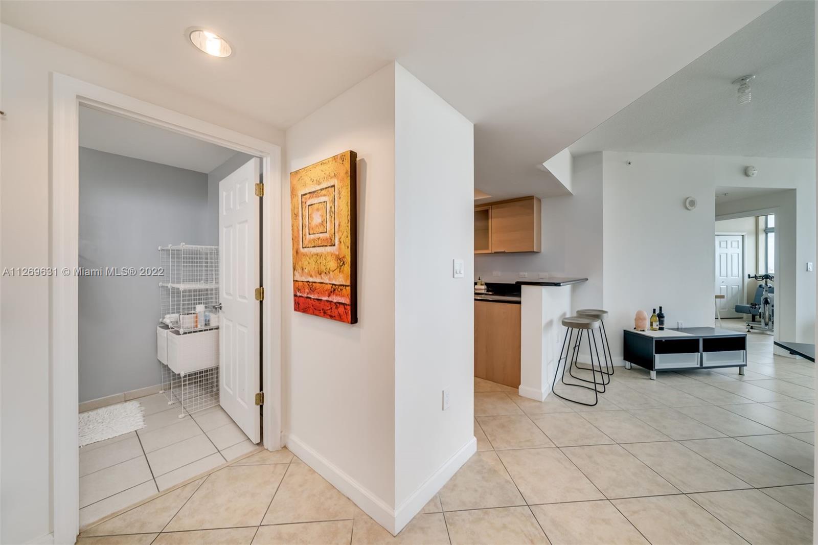 Photo of 140 Dixie Hwy #911, Hollywood, Florida, 33020 - foyer entry