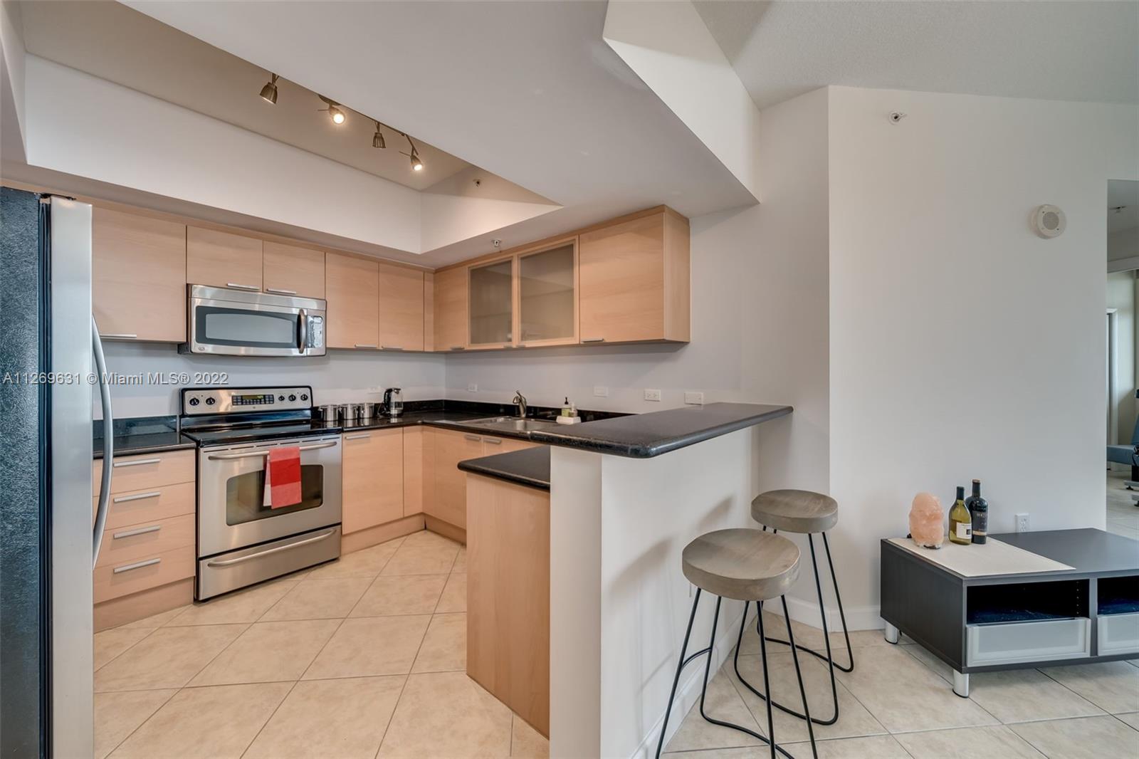 Photo of 140 Dixie Hwy #911, Hollywood, Florida, 33020 - kitchen
