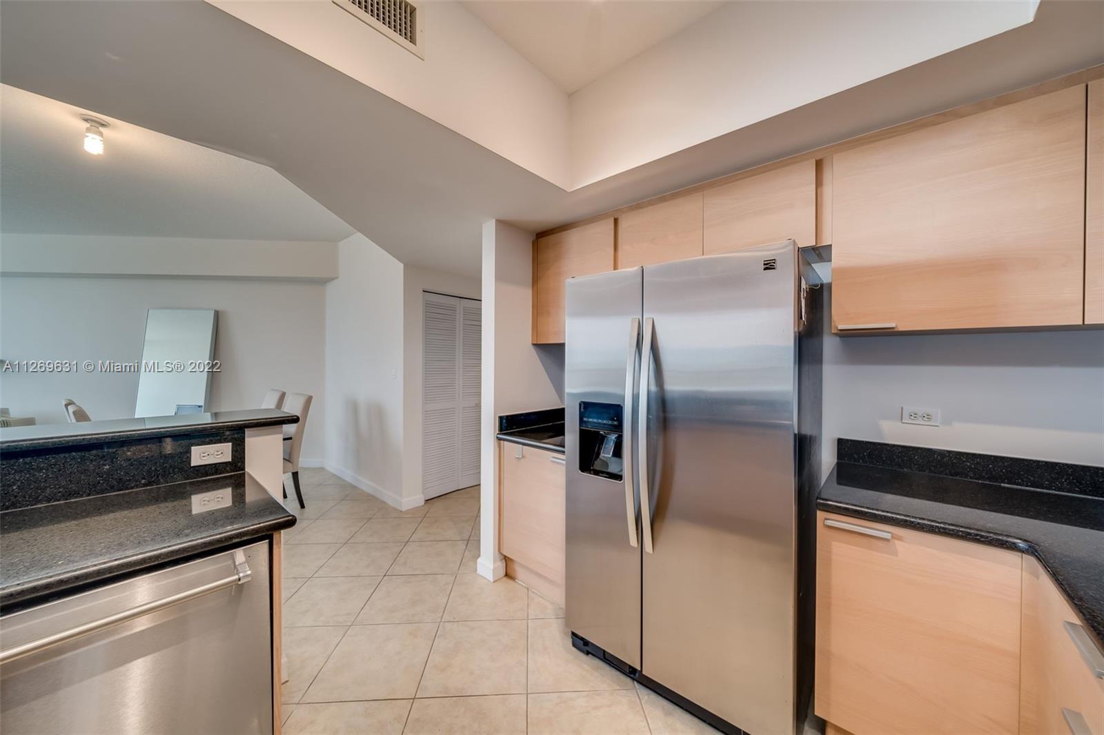 Photo of 140 Dixie Hwy #911, Hollywood, Florida, 33020 - kitchen