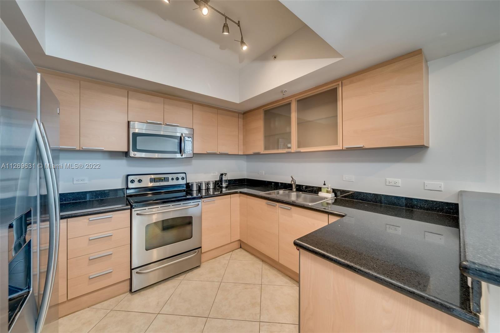 Photo of 140 Dixie Hwy #911, Hollywood, Florida, 33020 - kitchen