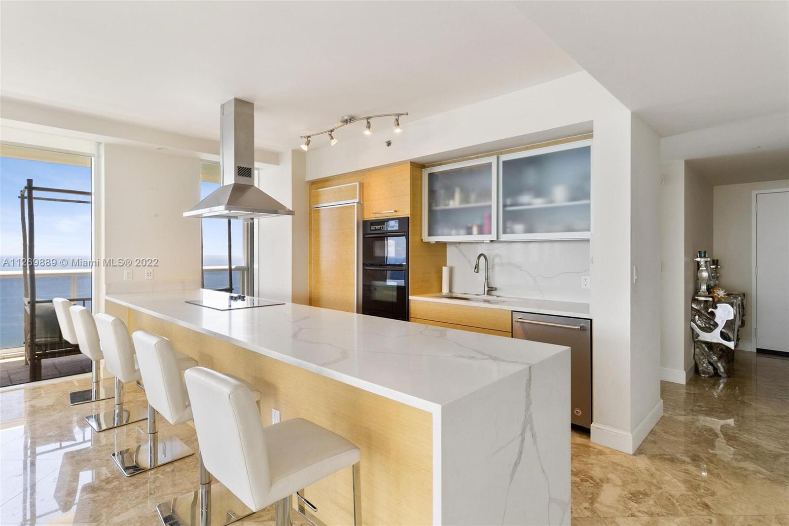 See details 4701 3 / 3 2065 sq. ft. $ 2022-09-08 0 Photo