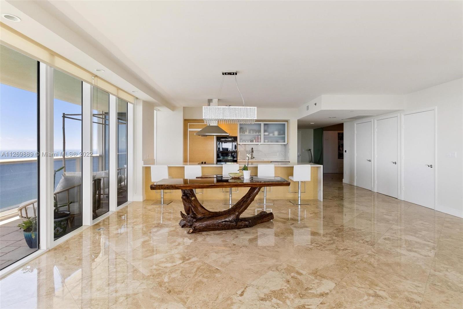 See details 4701 3 / 3 2065 sq. ft. $ 2022-09-08 0 Photo