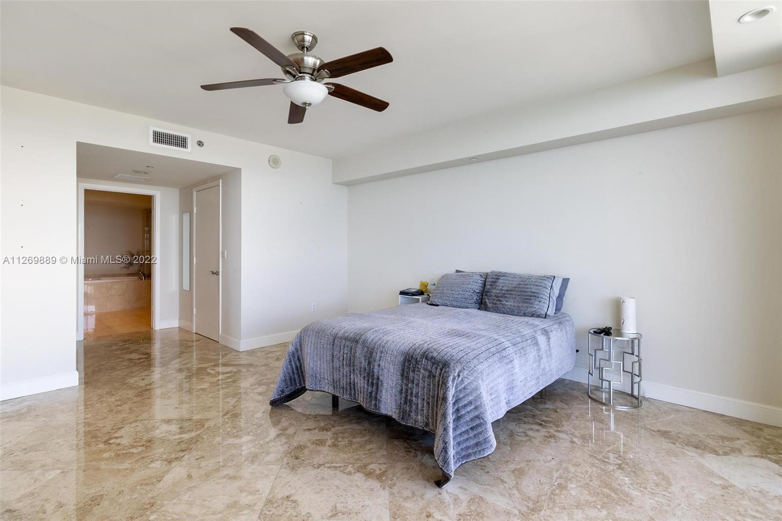 See details 4701 3 / 3 2065 sq. ft. $ 2022-09-08 0 Photo
