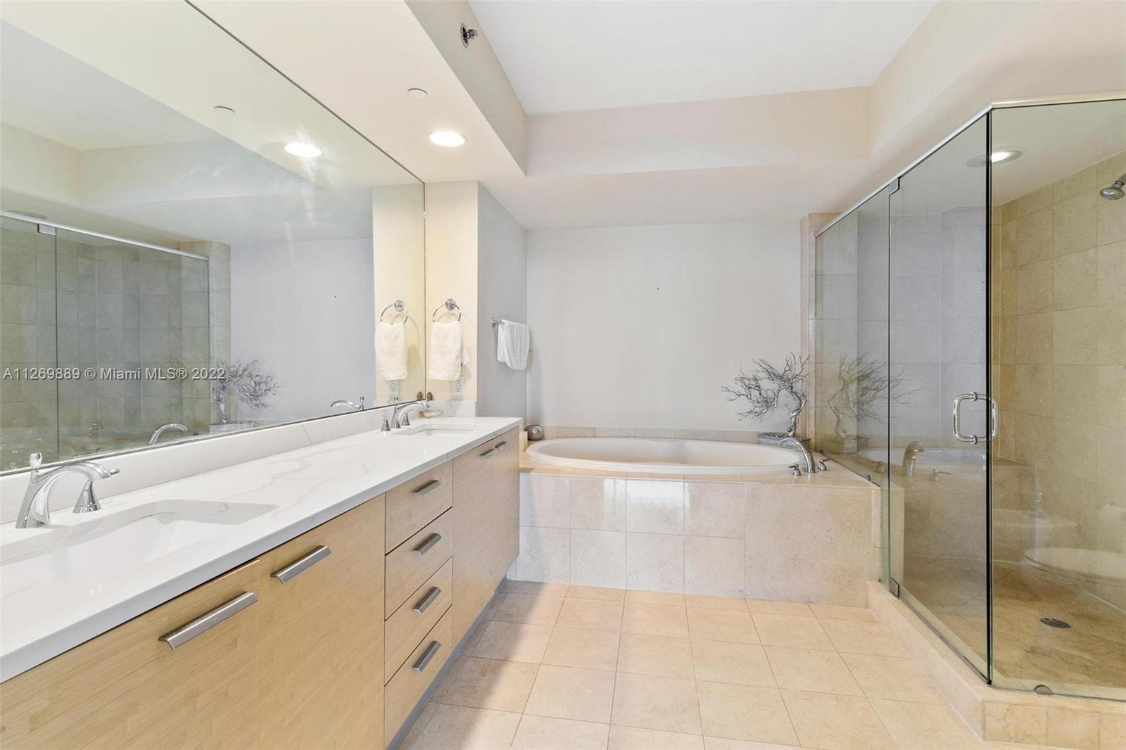 See details 4701 3 / 3 2065 sq. ft. $ 2022-09-08 0 Photo