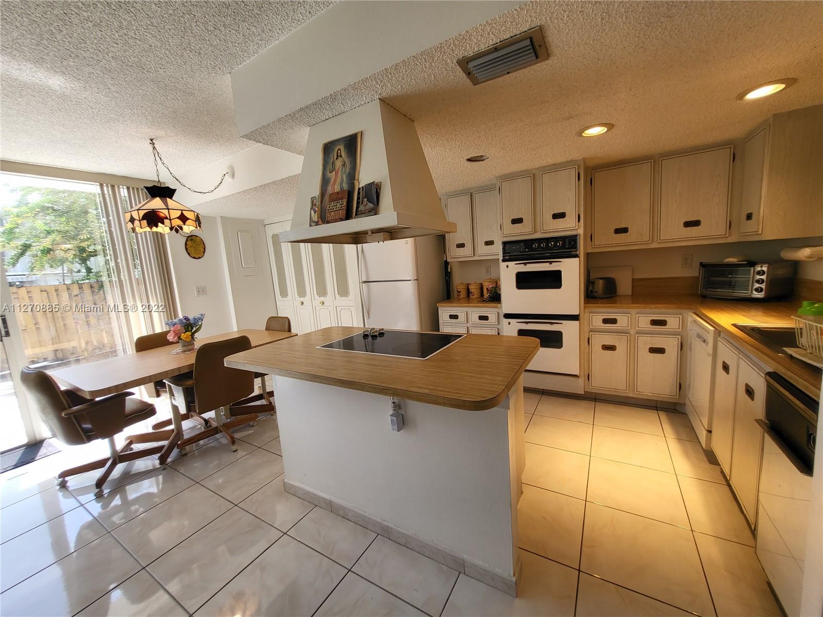 Photo of 916 26th Ave #916 (916), Hallandale Beach, Florida, 33009 -