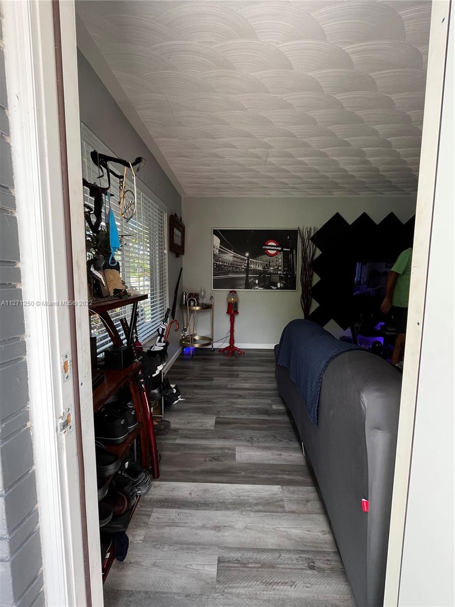 See details / 1868 sq. ft. $ 2023-01-28 0 Photo